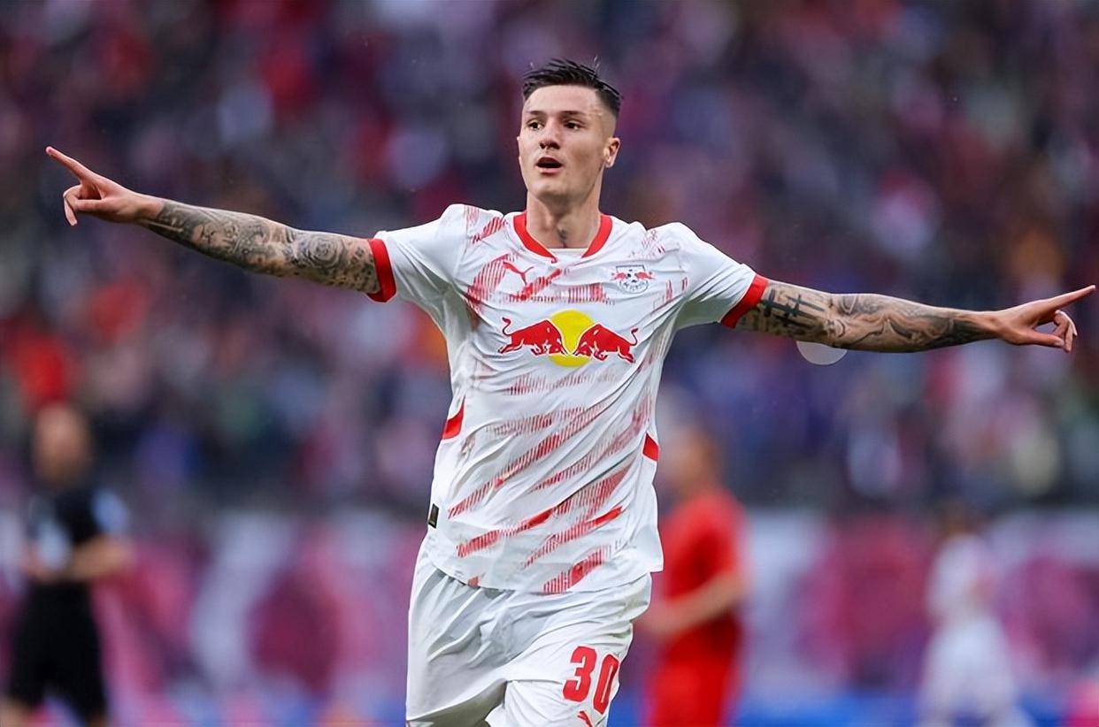 包含加时末段德甲传出新动向，阿森纳复出首秀，管理层表态：态度坚定，轮换策略成焦点的词条