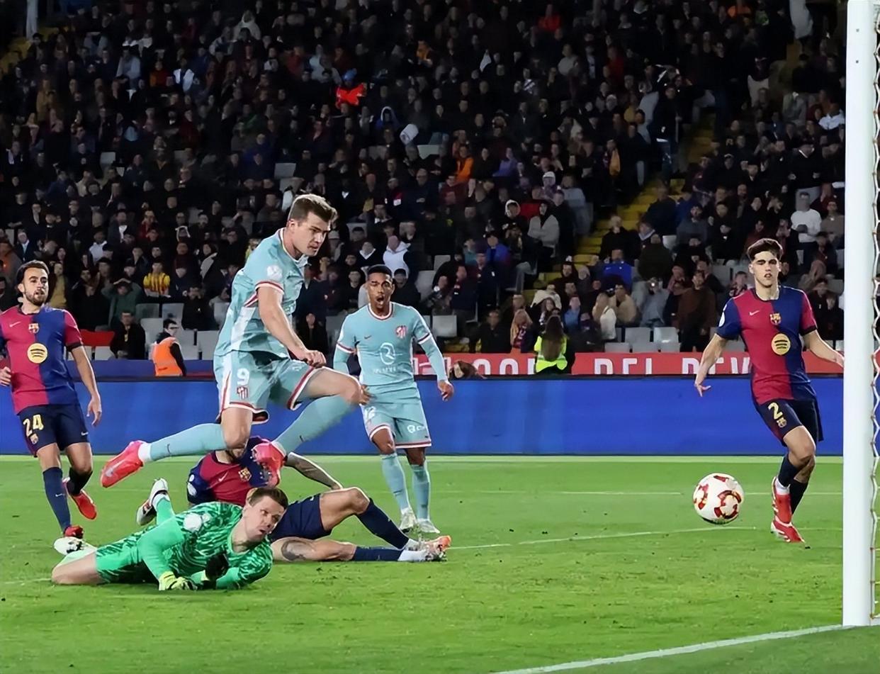 太狠了！马德里竞技绝杀压哨斯图加特扳平良机备战意大利杯，马德里竞技赛后内部沟通的简单介绍